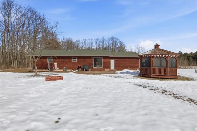 7631 Nine Mile Creek Road, Eau Claire, WI 54701