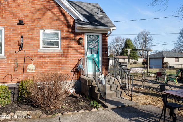 8611 Claudia Dr, Louisville, KY 40219