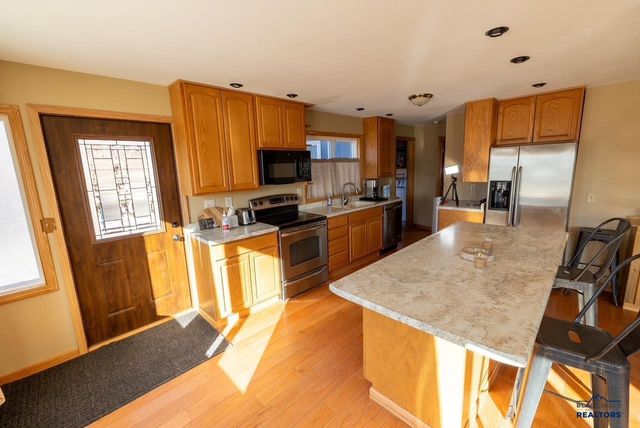 305 MT RUSHMORE RD, Custer, SD 57730