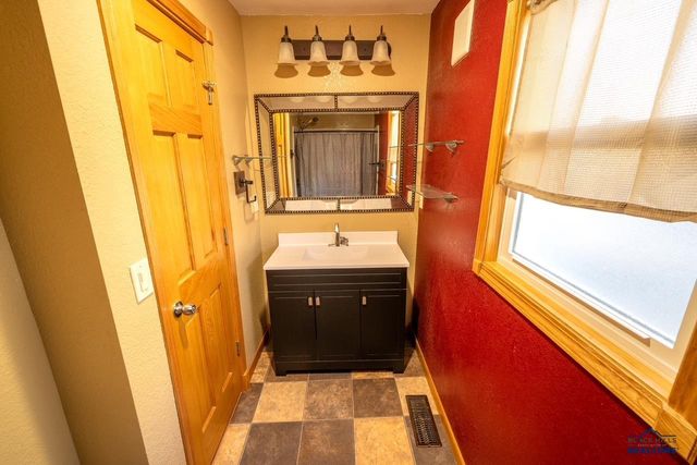 305 MT RUSHMORE RD, Custer, SD 57730