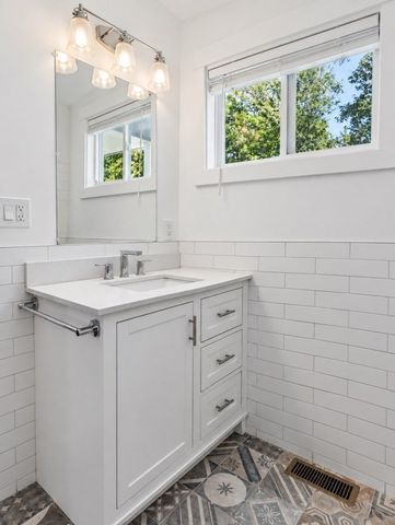 10 Oak St 1, Saugus, MA 01906