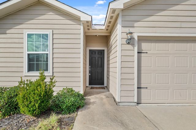 718 Crystal Lakes Drive, Brookshire, TX 77423