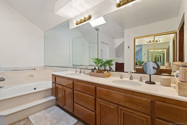984 S Rim Crest Dr 7, Anaheim, CA 92807