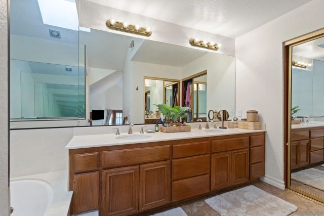 984 S Rim Crest Dr 7, Anaheim, CA 92807