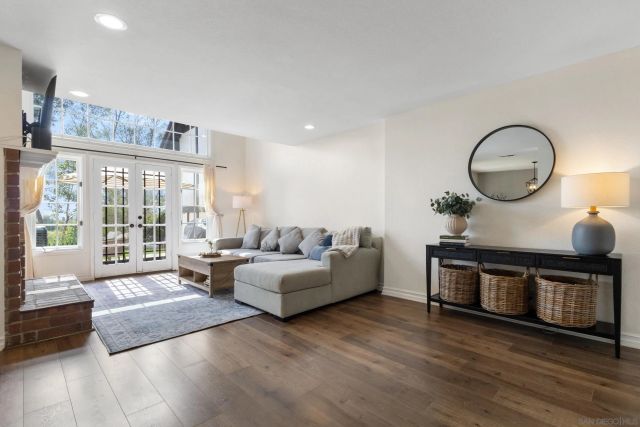 984 S Rim Crest Dr 7, Anaheim, CA 92807