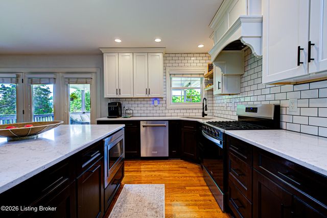 9019 Geneva Cir, Prospect, KY 40059