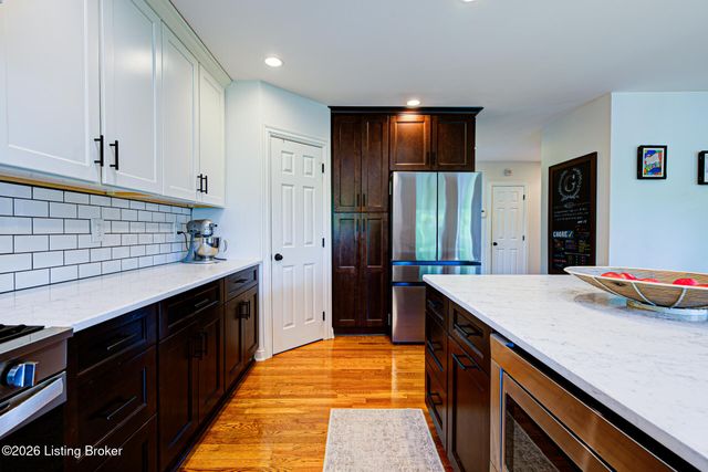 9019 Geneva Cir, Prospect, KY 40059