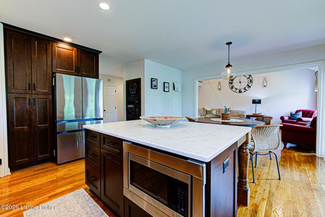 9019 Geneva Cir, Prospect, KY 40059