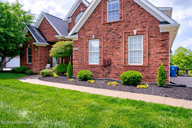 9019 Geneva Cir, Prospect, KY 40059