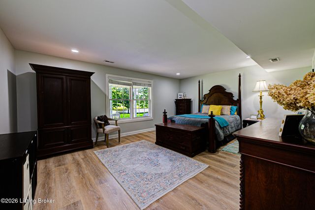 9019 Geneva Cir, Prospect, KY 40059
