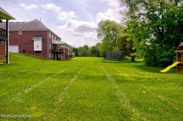 9019 Geneva Cir, Prospect, KY 40059