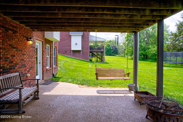 9019 Geneva Cir, Prospect, KY 40059