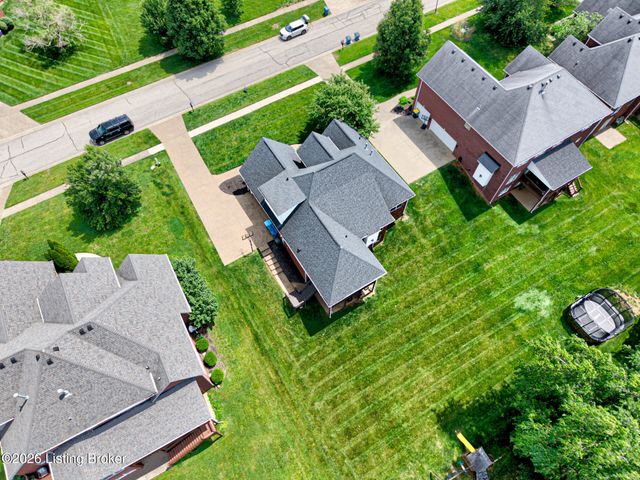 9019 Geneva Cir, Prospect, KY 40059
