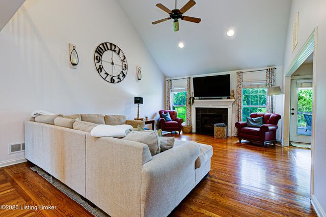 9019 Geneva Cir, Prospect, KY 40059