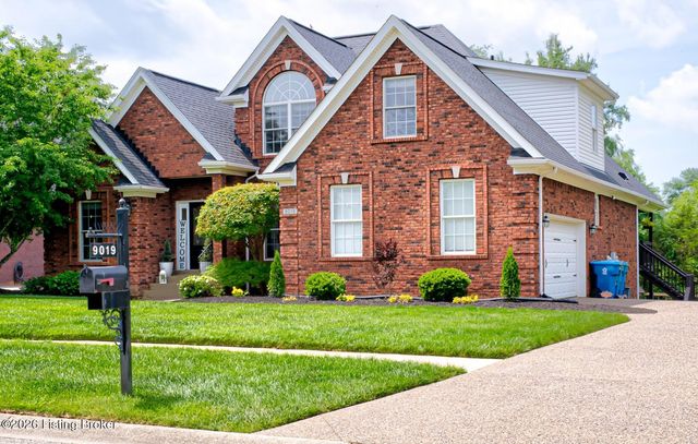 9019 Geneva Cir, Prospect, KY 40059