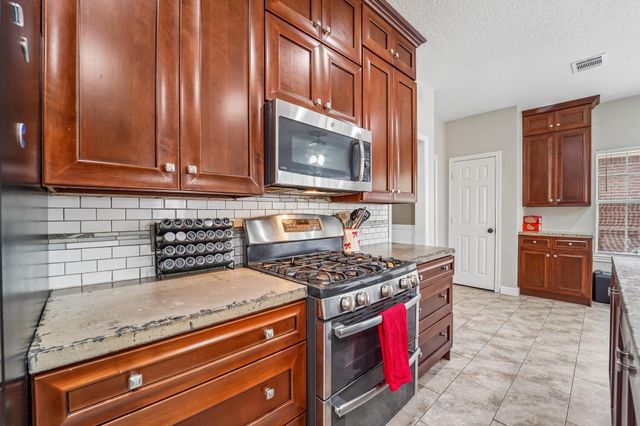 2424 Piney Woods Drive, Pearland, TX 77581