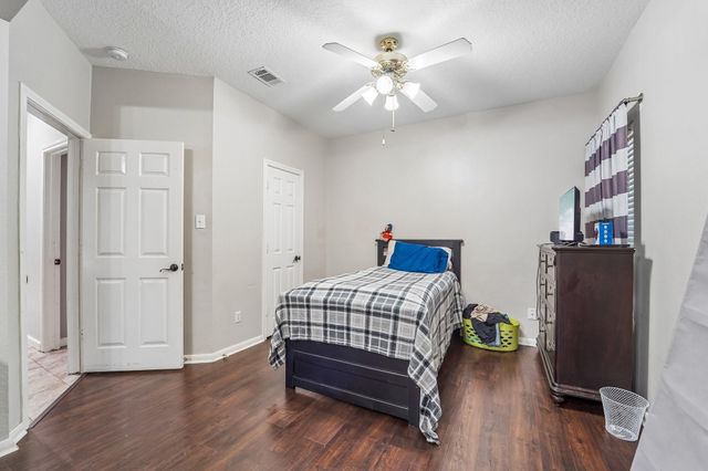 2424 Piney Woods Drive, Pearland, TX 77581