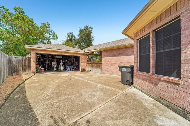 2424 Piney Woods Drive, Pearland, TX 77581