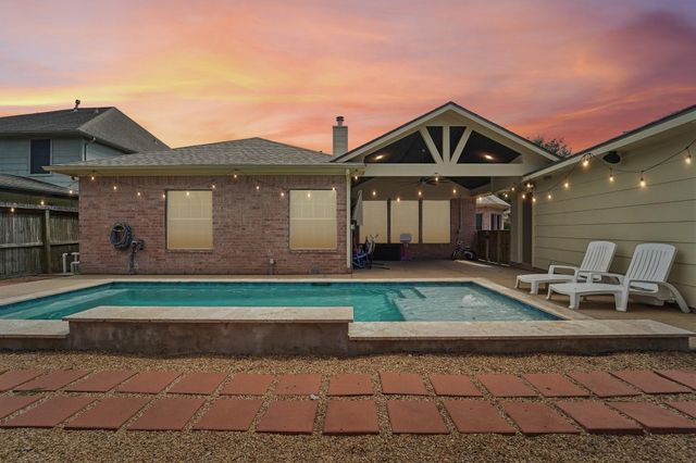 2424 Piney Woods Drive, Pearland, TX 77581