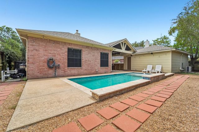 2424 Piney Woods Drive, Pearland, TX 77581