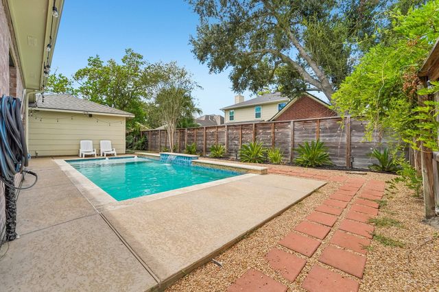 2424 Piney Woods Drive, Pearland, TX 77581
