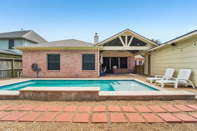2424 Piney Woods Drive, Pearland, TX 77581