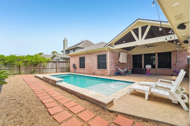 2424 Piney Woods Drive, Pearland, TX 77581