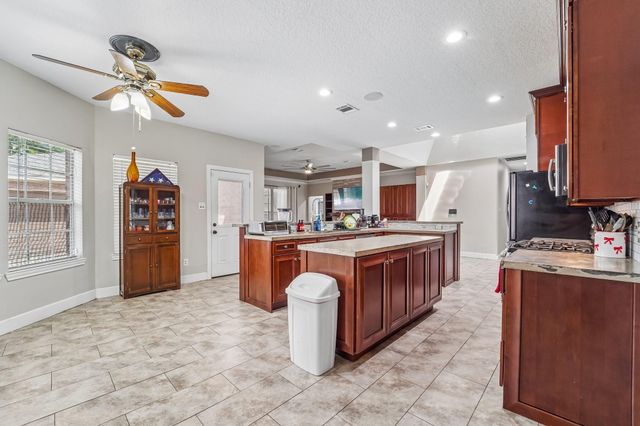 2424 Piney Woods Drive, Pearland, TX 77581