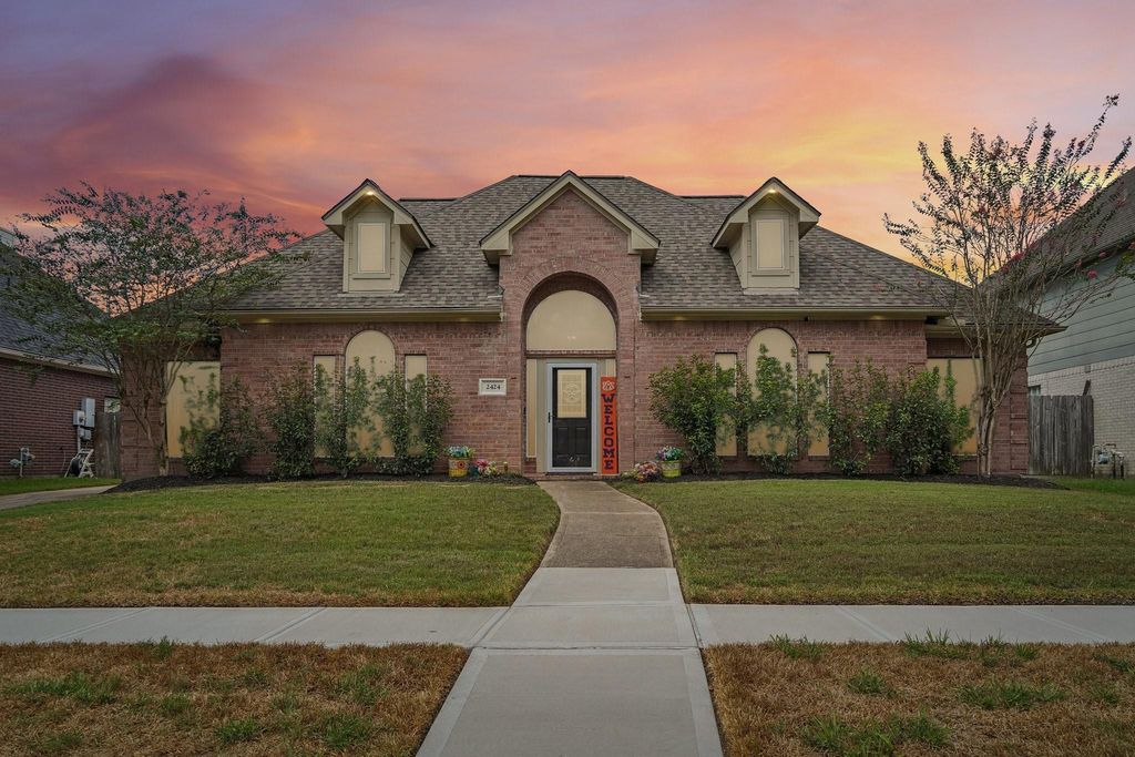 2424 Piney Woods Drive, Pearland, TX 77581