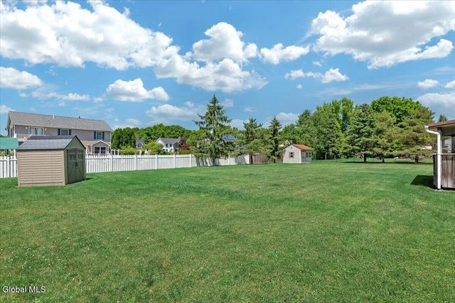 5 Zermatt Drive, North Greenbush, NY 12198