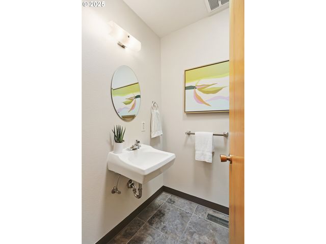 106 PAHATU St, North Bonneville, WA 98639