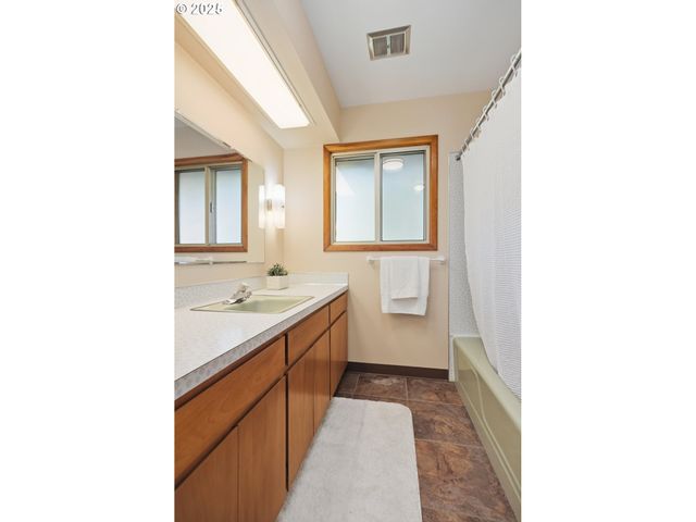 106 PAHATU St, North Bonneville, WA 98639