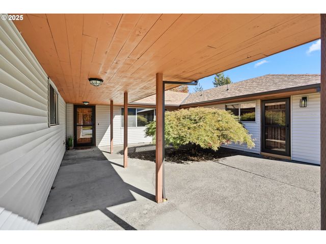 106 PAHATU St, North Bonneville, WA 98639