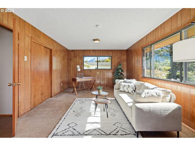 106 PAHATU St, North Bonneville, WA 98639