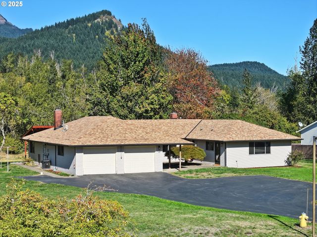 106 PAHATU St, North Bonneville, WA 98639