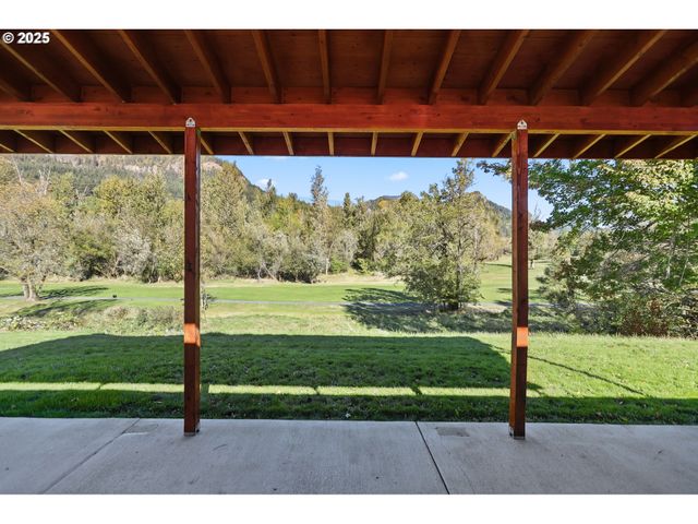 106 PAHATU St, North Bonneville, WA 98639