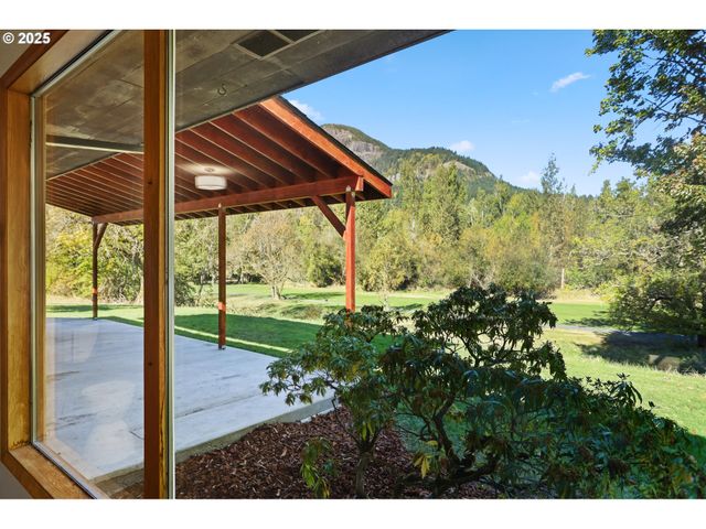 106 PAHATU St, North Bonneville, WA 98639