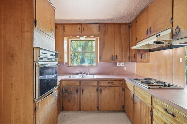 726 Gaywood Drive, Woodway, TX 76712