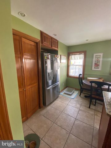 56 S OAKLAND AVE, Runnemede, NJ 08078