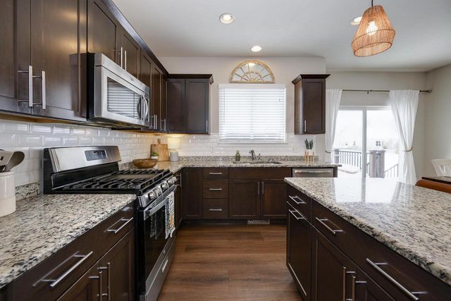 6661 Dusky Glen, Windsor, WI 53598