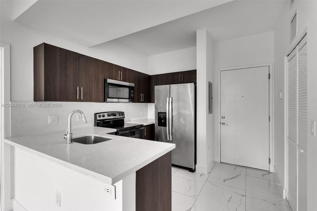 1 Curtiss Pkwy 319, Miami Springs, FL 33166