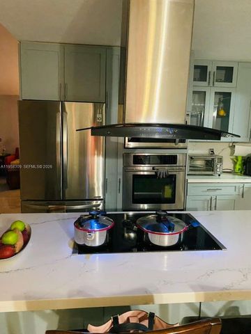 18237 NW 61st Pl, Hialeah, FL 33015