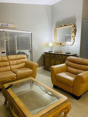 18237 NW 61st Pl, Hialeah, FL 33015