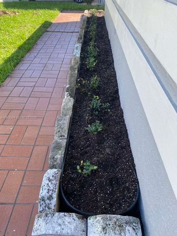 18237 NW 61st Pl, Hialeah, FL 33015