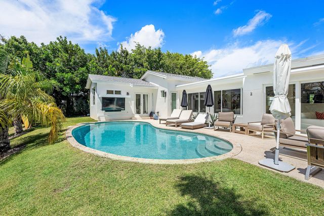 7745 W Lake Drive, Lake Clarke Shores, FL 33406