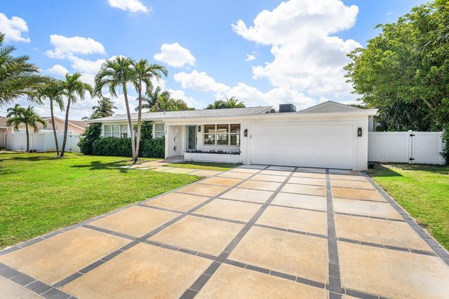 7745 W Lake Drive, Lake Clarke Shores, FL 33406