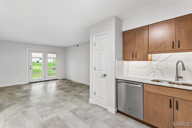 918 Hanna Place Court F, Ballwin, MO 63021