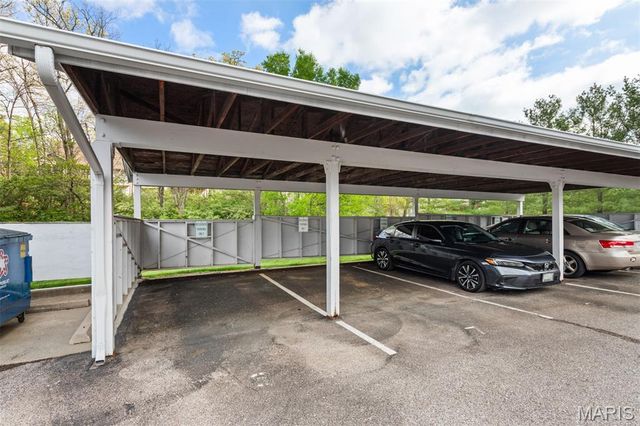 918 Hanna Place Court F, Ballwin, MO 63021
