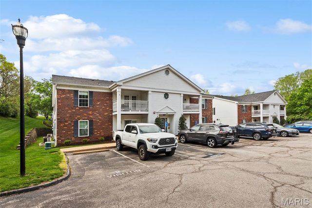 918 Hanna Place Court F, Ballwin, MO 63021