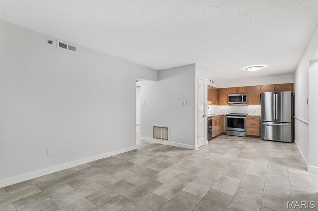 918 Hanna Place Court F, Ballwin, MO 63021